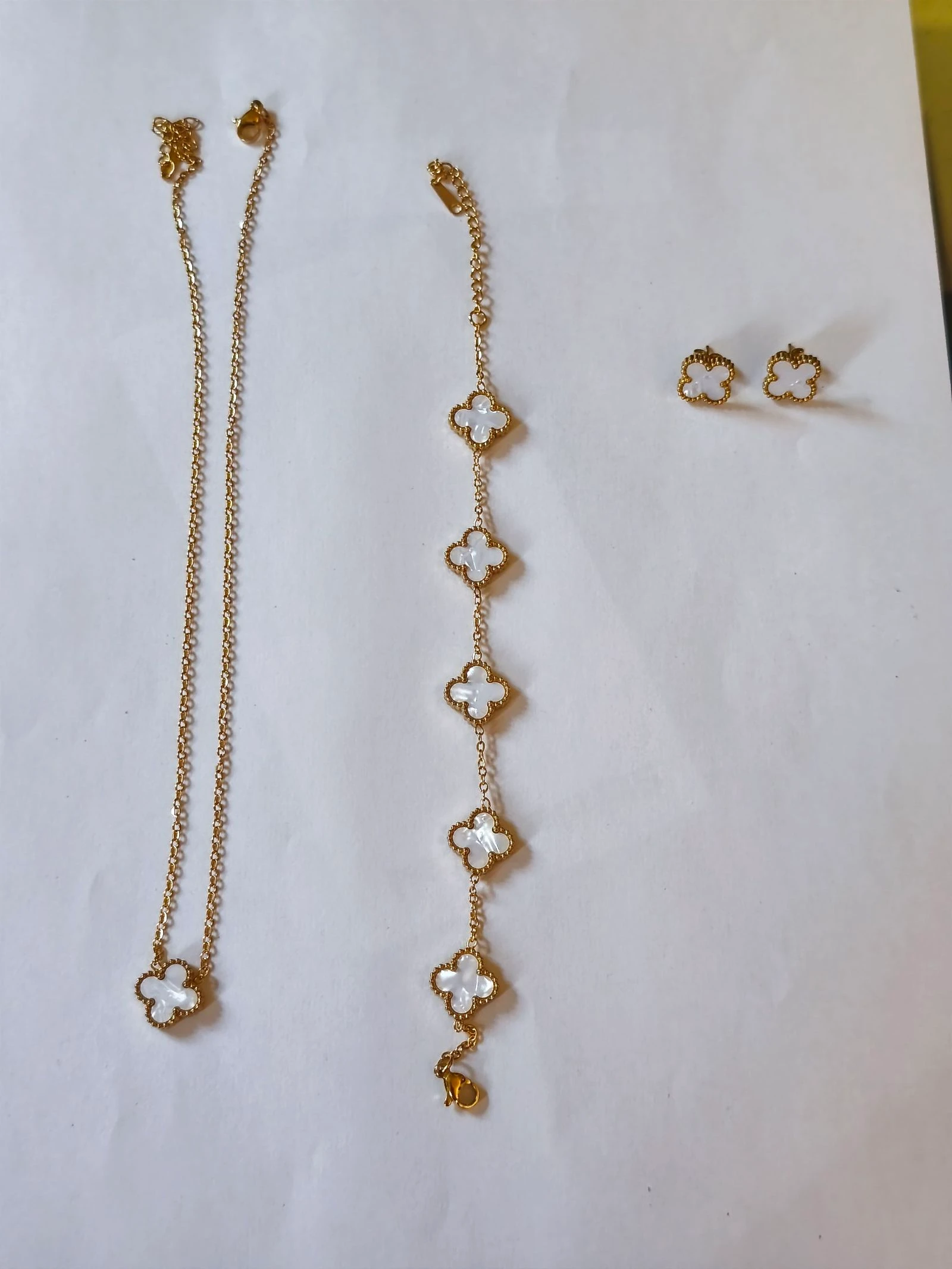 Conjunto de gargantilha pulseira e brincos de trevo com corrente dourada inalterável – photo 11